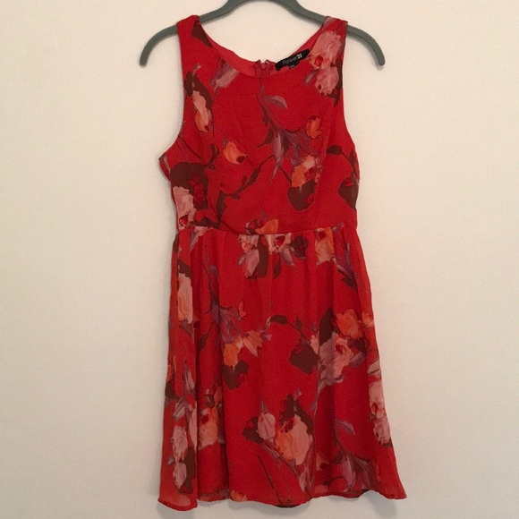 Sunday Brunch Dress for this Summer - Picture 2 of 4